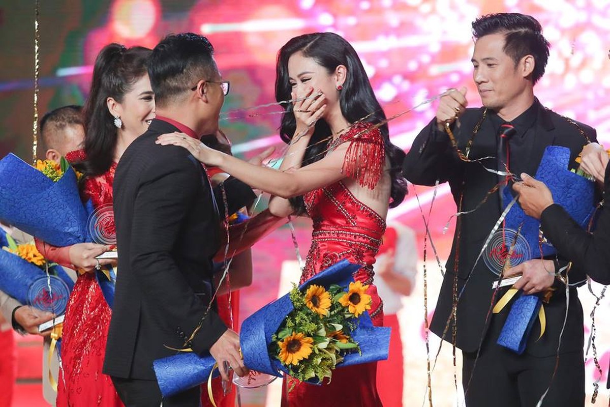 Can canh Ha Thu vo oa hanh phuc khi dang quang Tinh Bolero-Hinh-3